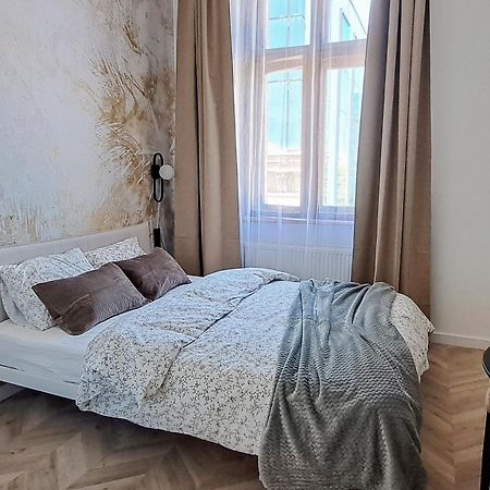 Lion Apartments - Premium Studio With Balcony Krakow Bagian luar foto
