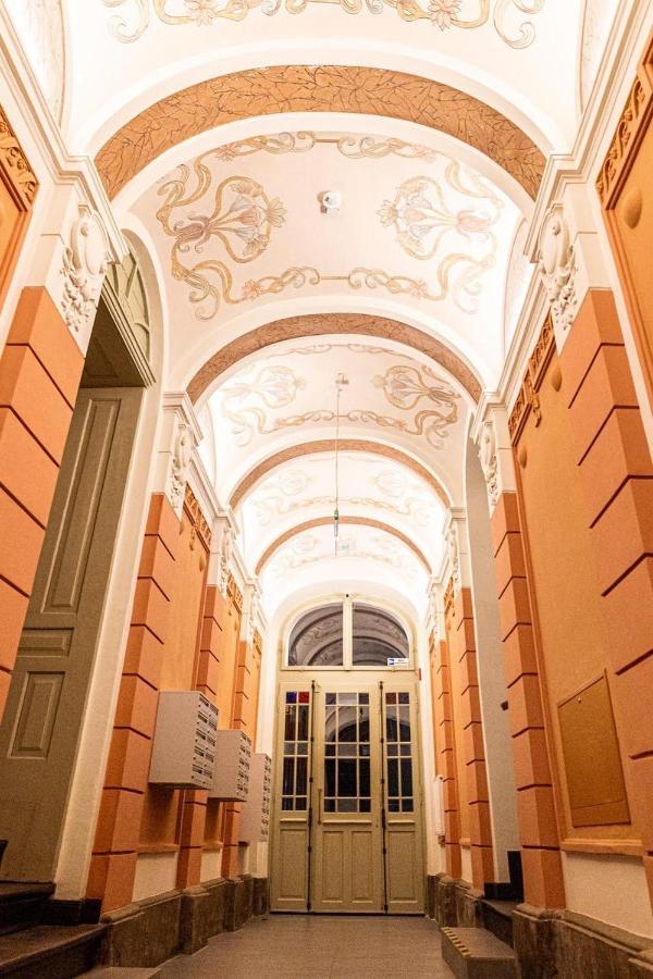 Lion Apartments - Premium Studio With Balcony Krakow Bagian luar foto