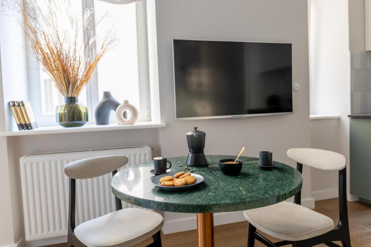 Lion Apartments - Premium Studio With Balcony Krakow Bagian luar foto