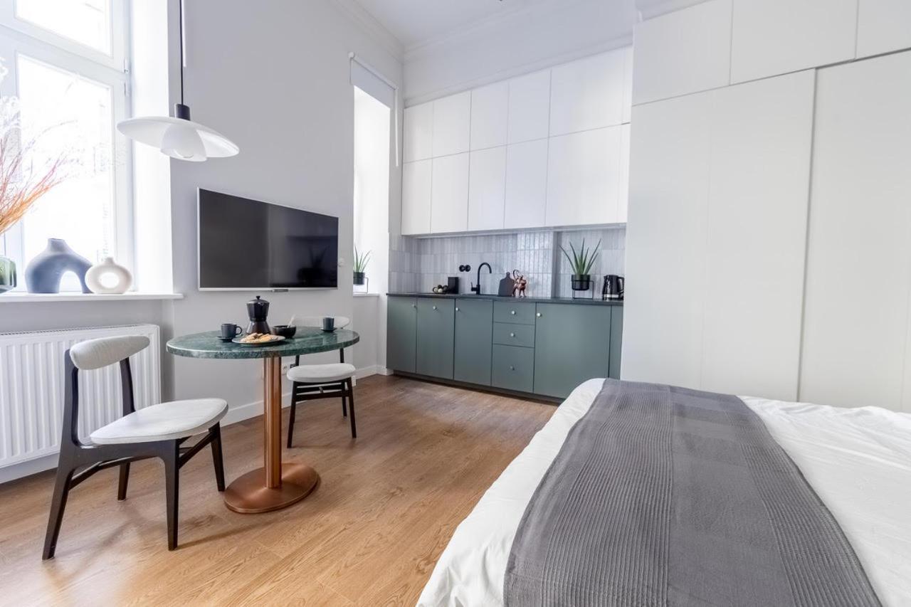 Lion Apartments - Premium Studio With Balcony Krakow Bagian luar foto