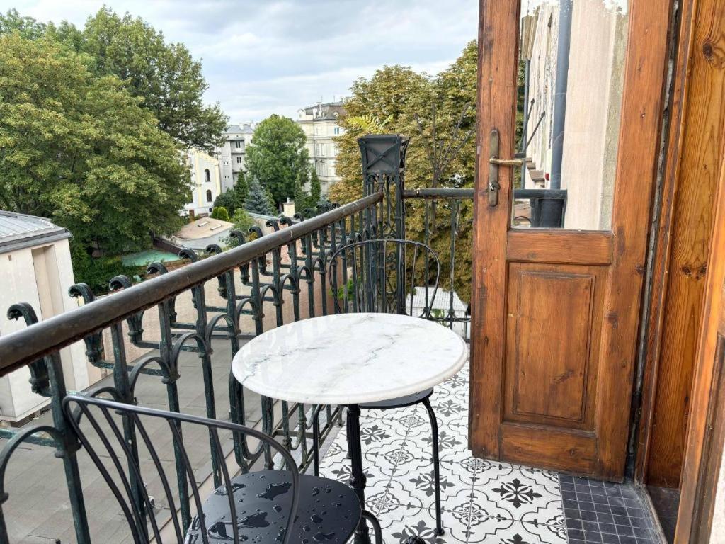 Lion Apartments - Premium Studio With Balcony Krakow Bagian luar foto